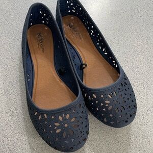 Women’s Size 8 Navy Flats